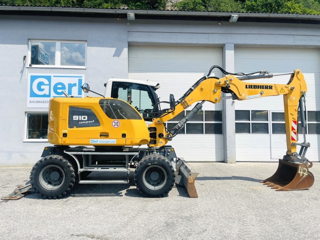 Liebherr A910 Compact (4025) - حفارة على عجلات: صور 2 Liebherr A910 Compact (4025) - حفارة على عجلات: صور 2