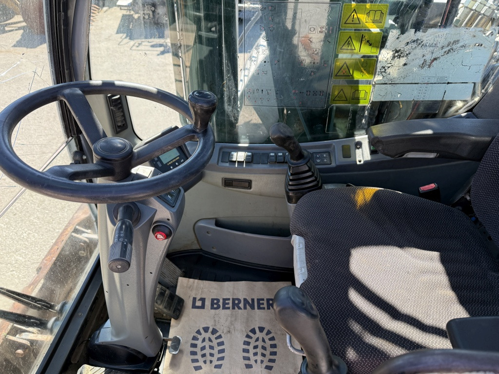 جديد حفارة على عجلات New Holland MH-Plus (111695): صور 11 جديد حفارة على عجلات New Holland MH-Plus (111695): صور 11