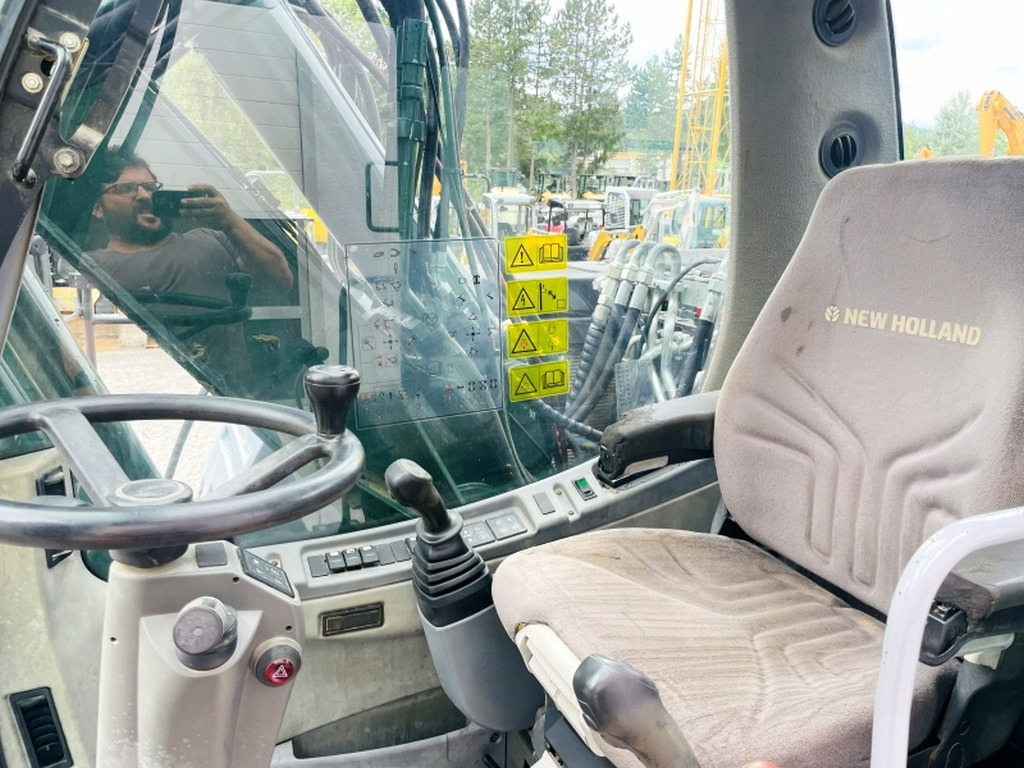 New Holland MH Plus (4054) - حفارة على عجلات: صور 5 New Holland MH Plus (4054) - حفارة على عجلات: صور 5