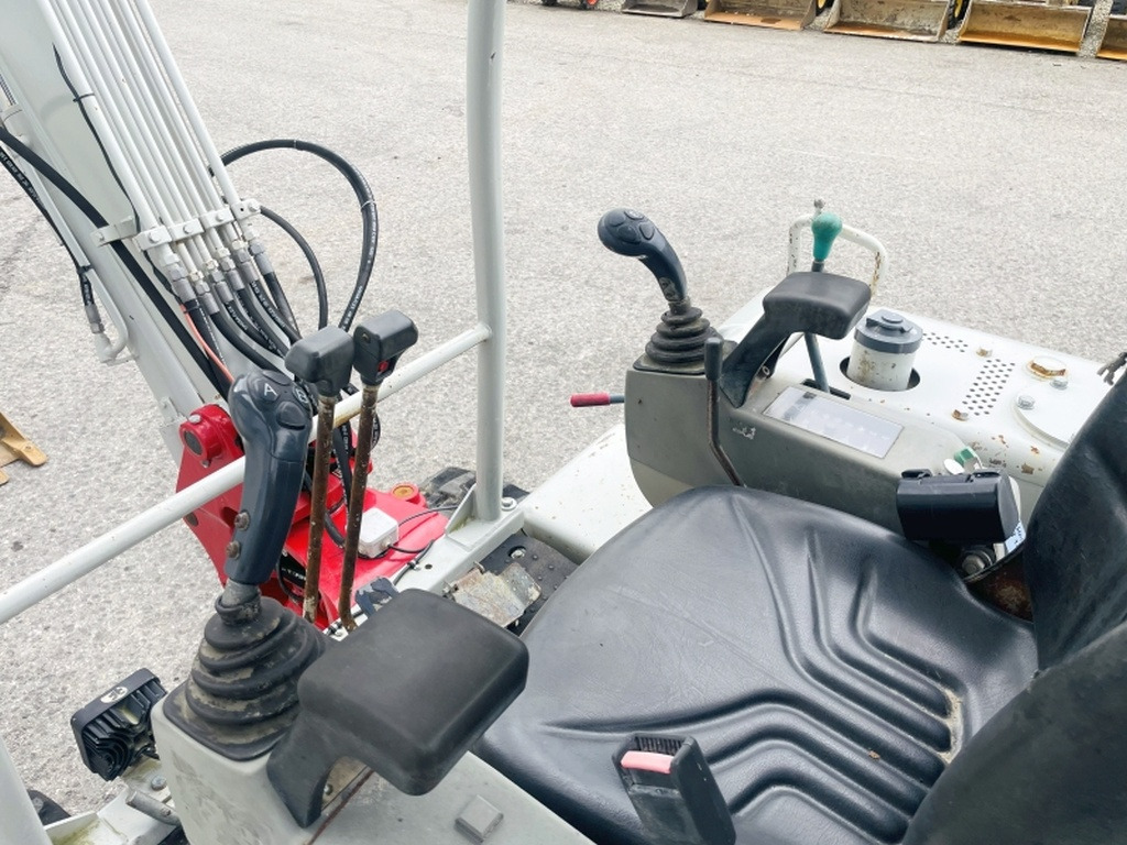 Takeuchi TB135 (4056) - حفارة مصغرة: صور 5 Takeuchi TB135 (4056) - حفارة مصغرة: صور 5