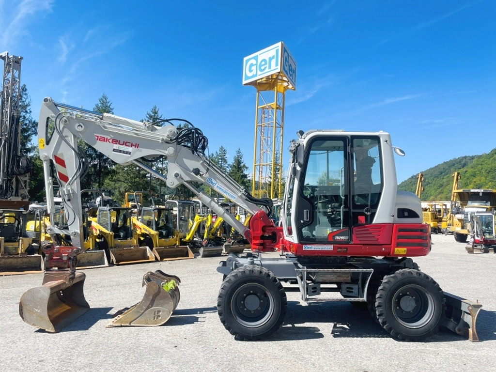 Takeuchi TB295W (4045) - حفارة على عجلات: صور 1 Takeuchi TB295W (4045) - حفارة على عجلات: صور 1