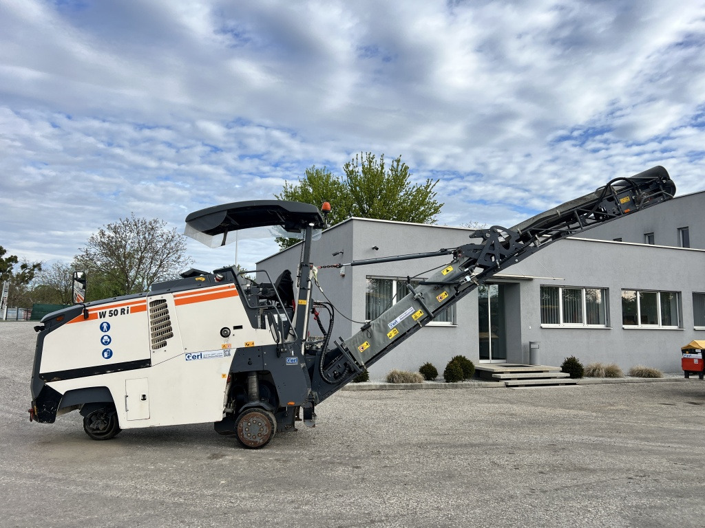 Wirtgen W 50 RI (111571) - ماكينات لصقل الأسفلت: صور 1 Wirtgen W 50 RI (111571) - ماكينات لصقل الأسفلت: صور 1