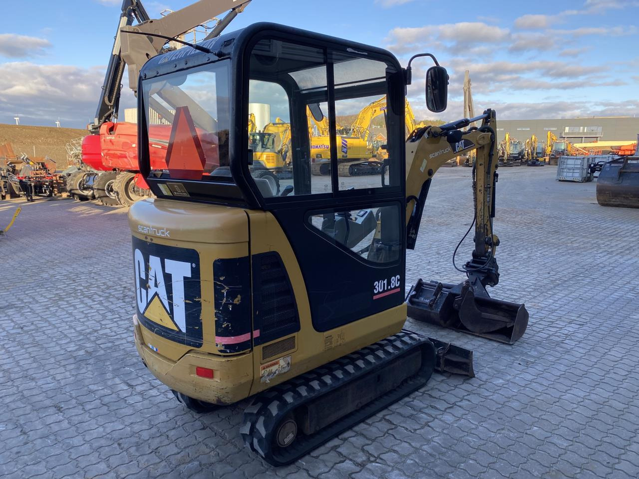 Caterpillar 301.8C - حفارة مصغرة: صور 4 Caterpillar 301.8C - حفارة مصغرة: صور 4