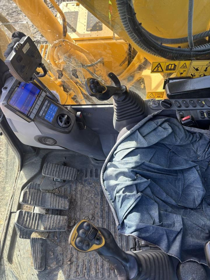 Komatsu PC240LC-11 - حفارات زحافة: صور 3 Komatsu PC240LC-11 - حفارات زحافة: صور 3