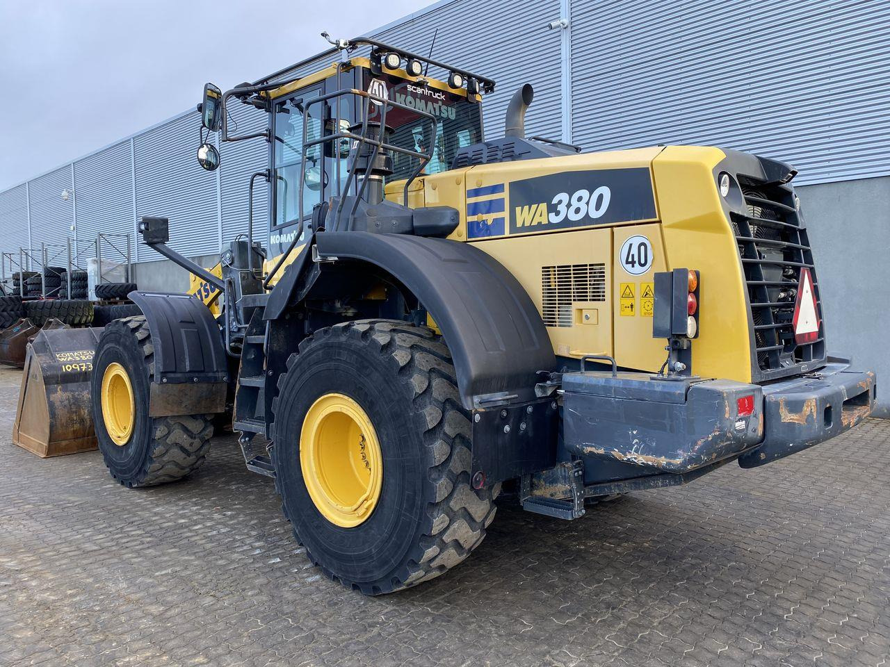 Komatsu WA380-8 - اللودر بعجل: صور 2 Komatsu WA380-8 - اللودر بعجل: صور 2