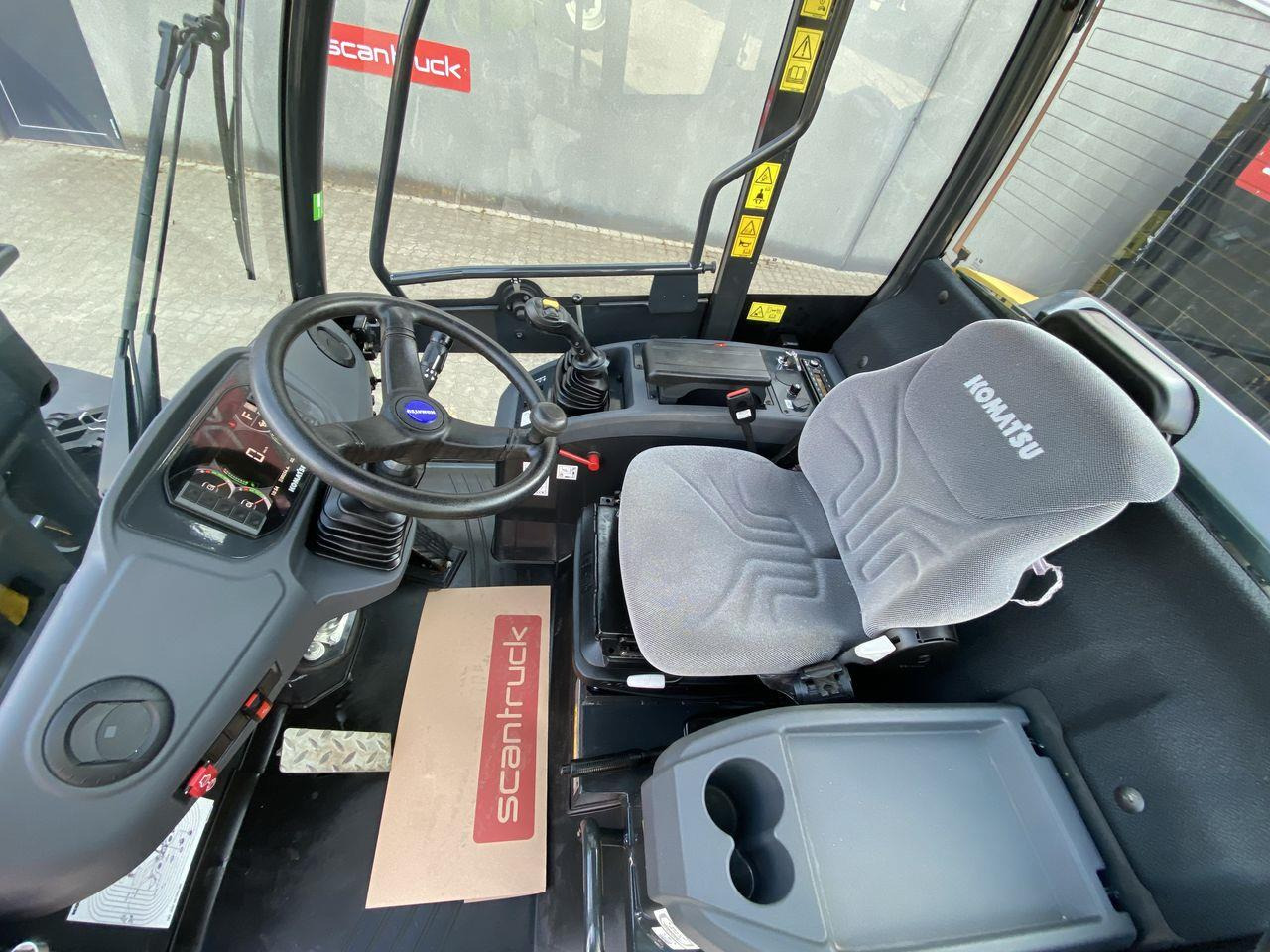 Komatsu WA70M-8EO - لودر مفصلي صغير: صور 3 Komatsu WA70M-8EO - لودر مفصلي صغير: صور 3