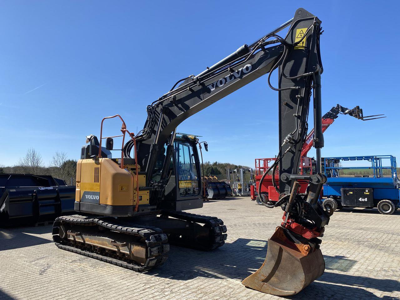 Volvo ECR145 - حفارات زحافة: صور 5 Volvo ECR145 - حفارات زحافة: صور 5