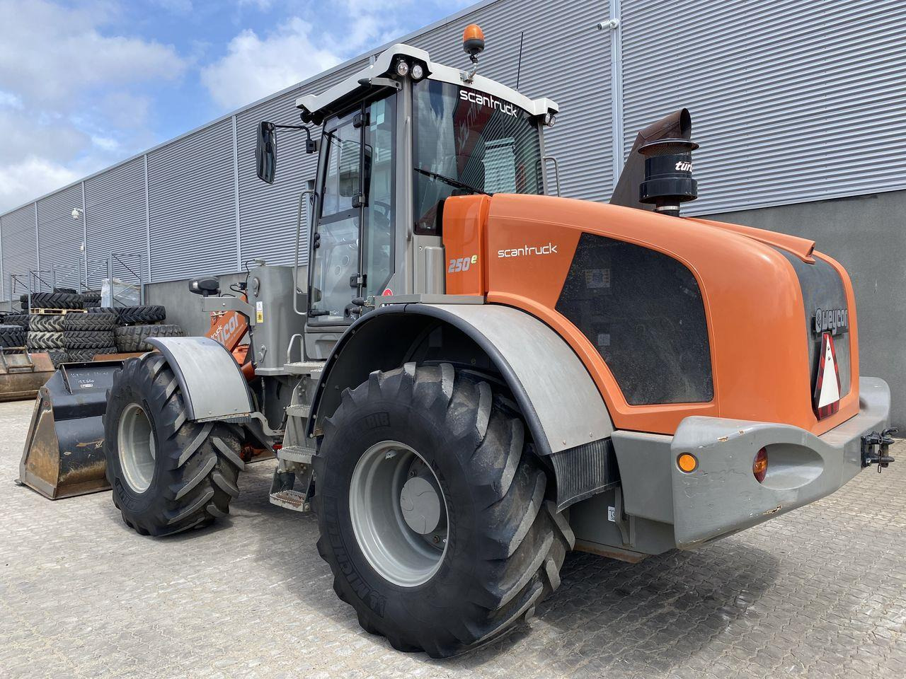 Weycor AR250e - اللودر بعجل: صور 2 Weycor AR250e - اللودر بعجل: صور 2