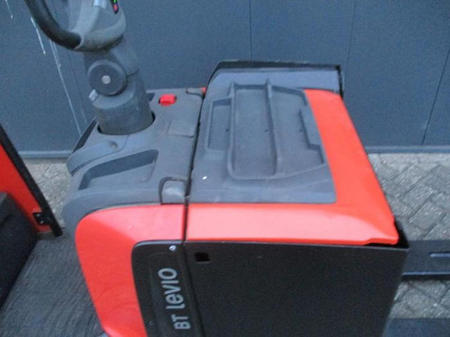 Toyota LPE 250 - معدات الرفع منخفض المستوى: صور 3 Toyota LPE 250 - معدات الرفع منخفض المستوى: صور 3