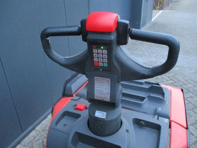 Toyota LPE 250 - معدات الرفع منخفض المستوى: صور 5 Toyota LPE 250 - معدات الرفع منخفض المستوى: صور 5