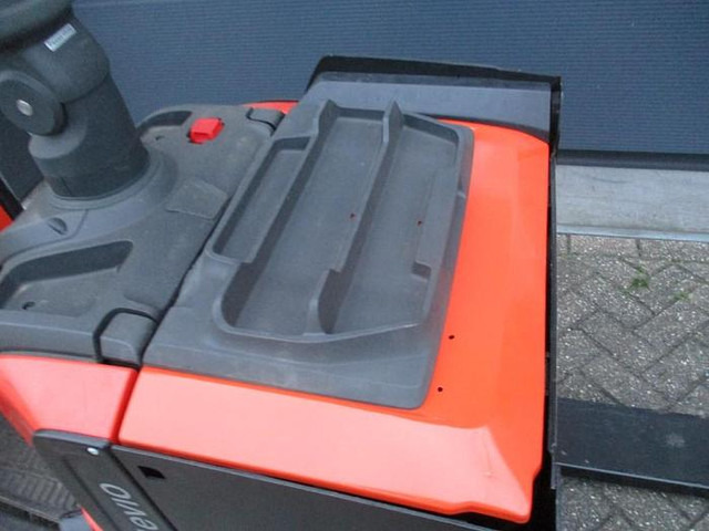 Toyota LPE 250 - معدات الرفع منخفض المستوى: صور 5 Toyota LPE 250 - معدات الرفع منخفض المستوى: صور 5