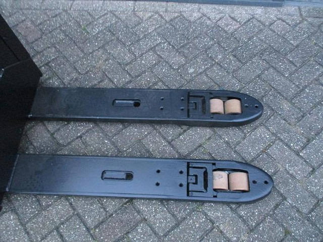 Toyota LPE 250 - معدات الرفع منخفض المستوى: صور 2 Toyota LPE 250 - معدات الرفع منخفض المستوى: صور 2