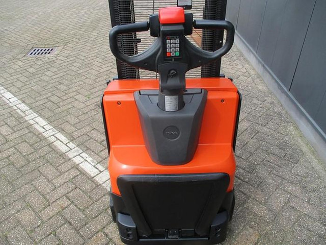 Toyota SWE 120 - معدات تكديس: صور 3 Toyota SWE 120 - معدات تكديس: صور 3
