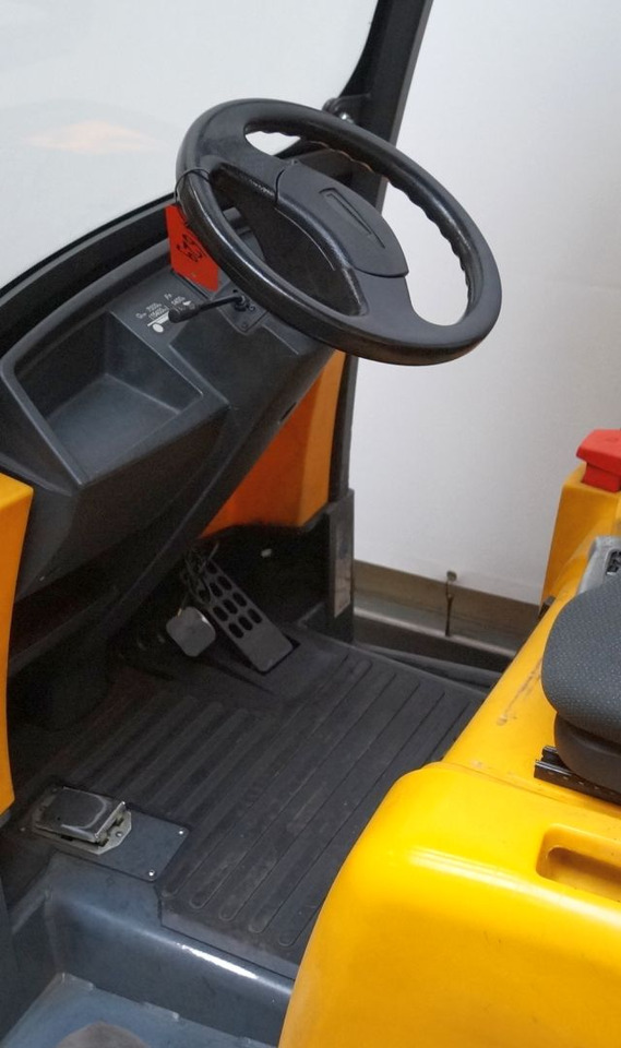 Jungheinrich EZS570 - جرار السحب الكهربائي: صور 4 Jungheinrich EZS570 - جرار السحب الكهربائي: صور 4