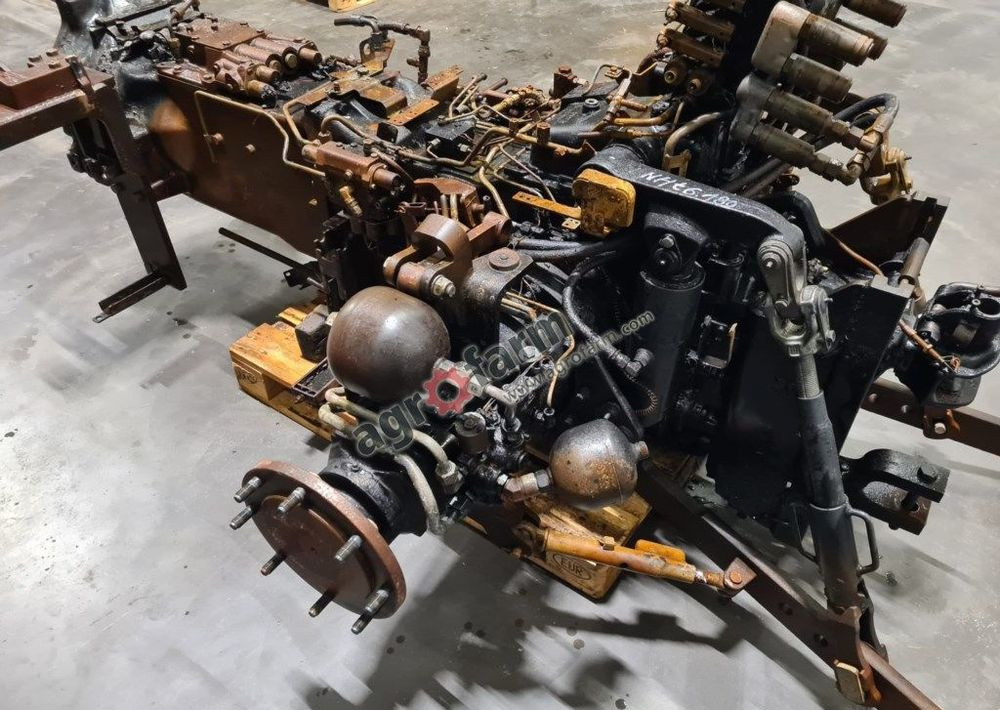 Skrzynia biegów, most tylny, New Holland T6.180 - علبة التروس: صور 3 Skrzynia biegów, most tylny, New Holland T6.180 - علبة التروس: صور 3