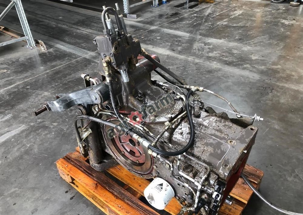 Tylny most Massey Ferguson 6170 0300B03 - علبة التروس: صور 1 Tylny most Massey Ferguson 6170 0300B03 - علبة التروس: صور 1
