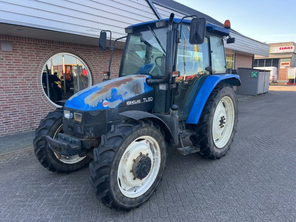 New Holland TL 90 - جرار: صور 1 New Holland TL 90 - جرار: صور 1