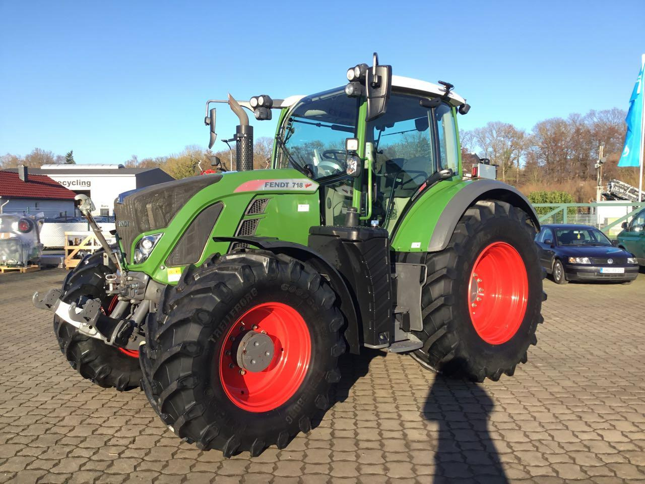 Fendt 718 Vario S4 - جرار: صور 1 Fendt 718 Vario S4 - جرار: صور 1