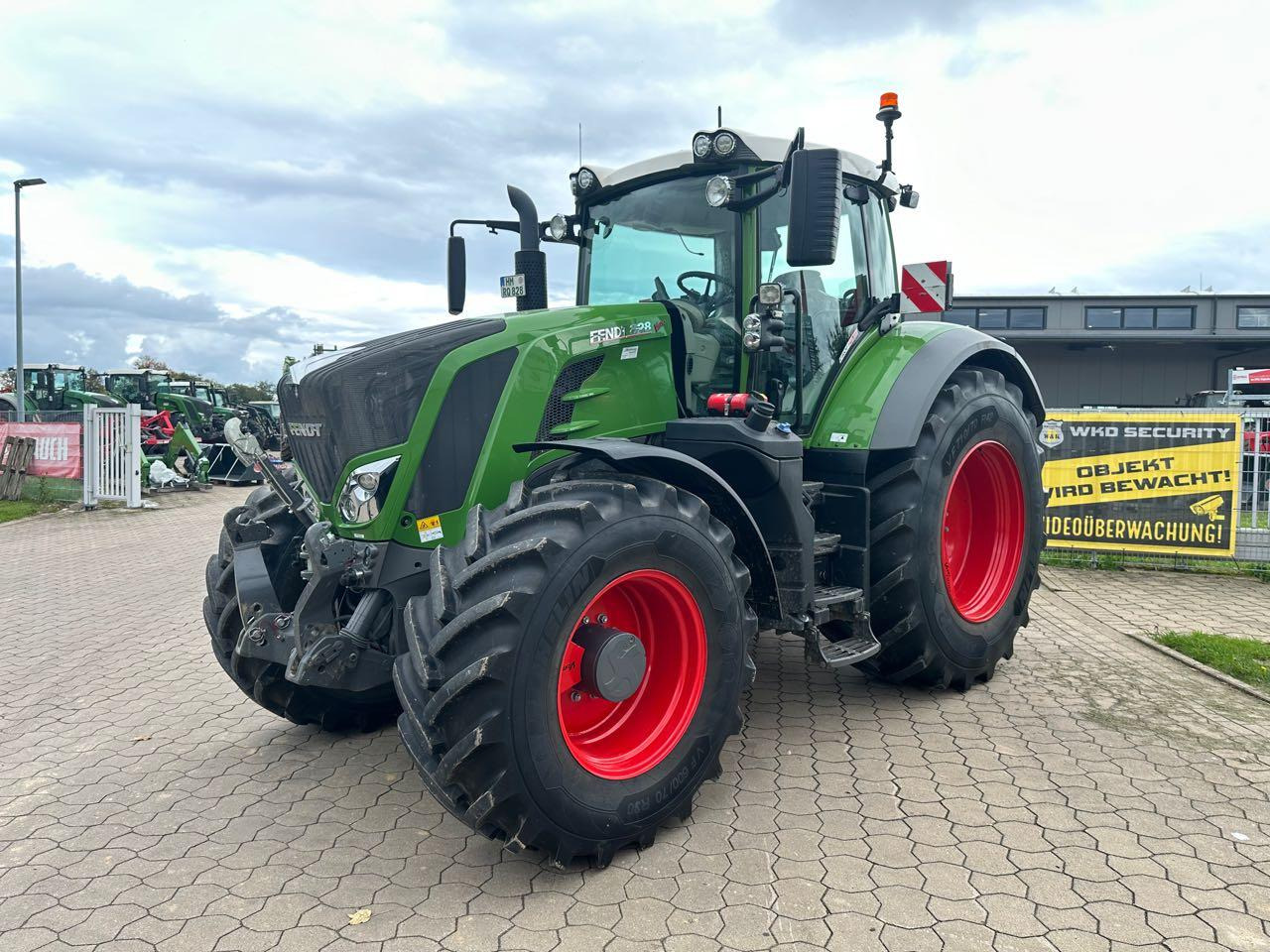 Fendt 828 S4 ProfiPlus - جرار: صور 1 Fendt 828 S4 ProfiPlus - جرار: صور 1