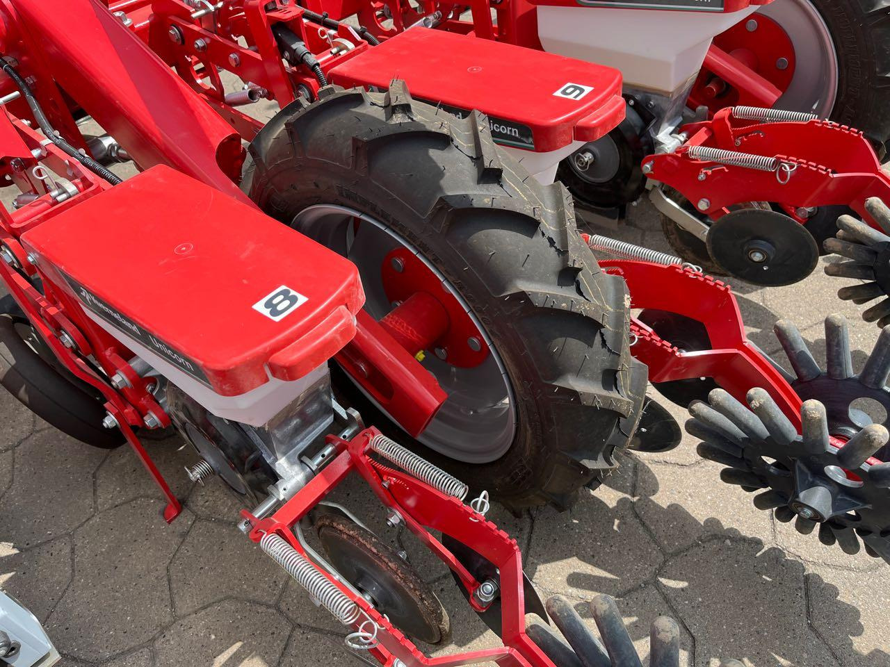 Kverneland Unicorn SD e-drive - وضع البذور فى خطوط: صور 5 Kverneland Unicorn SD e-drive - وضع البذور فى خطوط: صور 5