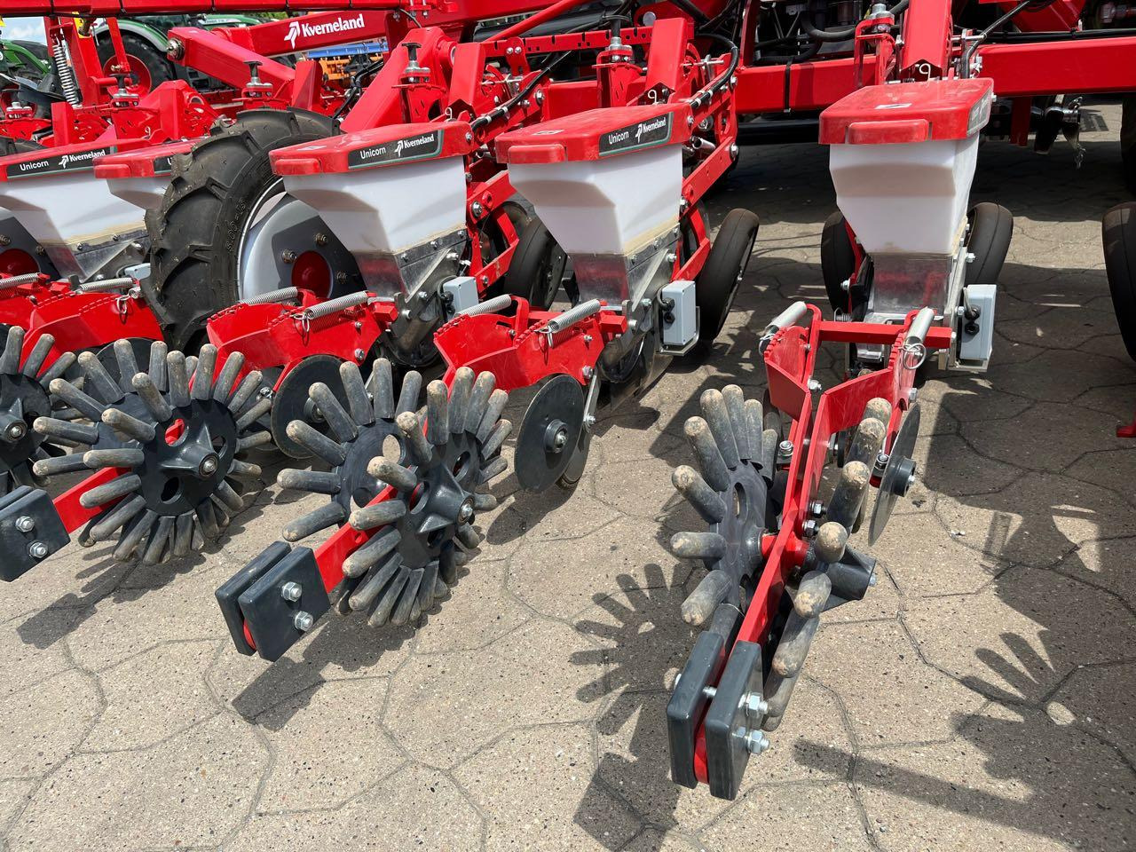 Kverneland Unicorn SD e-drive - وضع البذور فى خطوط: صور 4 Kverneland Unicorn SD e-drive - وضع البذور فى خطوط: صور 4