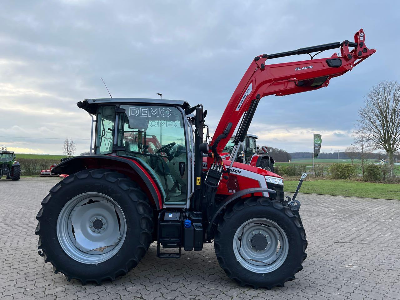 Massey Ferguson 5M.115 Dyna-4 Essential - جرار: صور 2 Massey Ferguson 5M.115 Dyna-4 Essential - جرار: صور 2