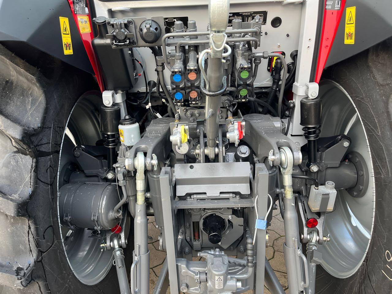 Massey Ferguson 5M.115 Dyna-4 Essential - جرار: صور 5 Massey Ferguson 5M.115 Dyna-4 Essential - جرار: صور 5