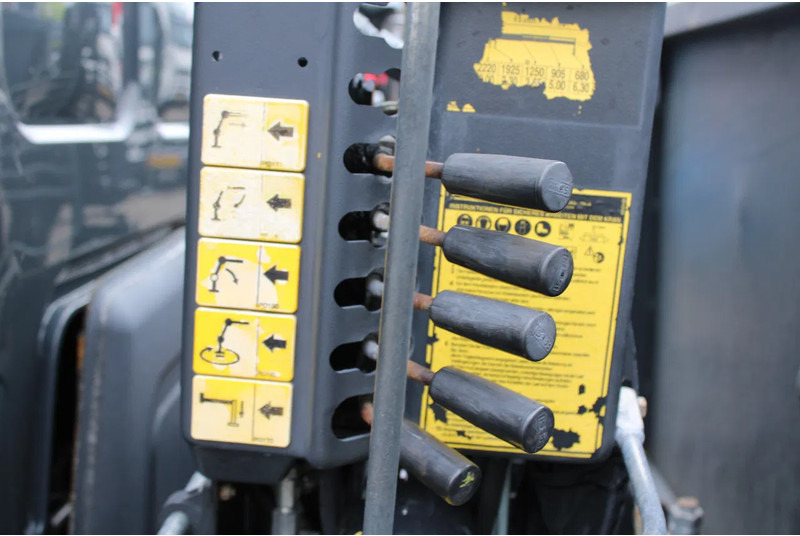 Interior photo 1: شاحنة كرين DAF LF 45.180 + FASSI F50 + 7.5T