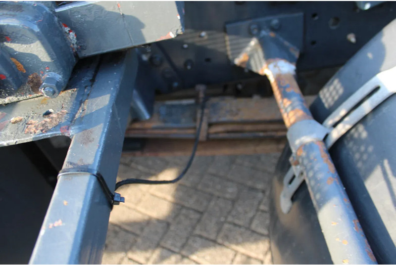 شاحنة ذات الخطاف Iveco Eurocargo 150E18 + manual + 3p: صور 16