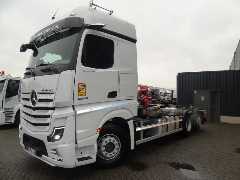 Mercedes-Benz Actros 2548 + 6x2 + RETARDER + 132.000km + 20TON HOOK HYVA - شاحنة ذات الخطاف: صور 2 Mercedes-Benz Actros 2548 + 6x2 + RETARDER + 132.000km + 20TON HOOK HYVA - شاحنة ذات الخطاف: صور 2