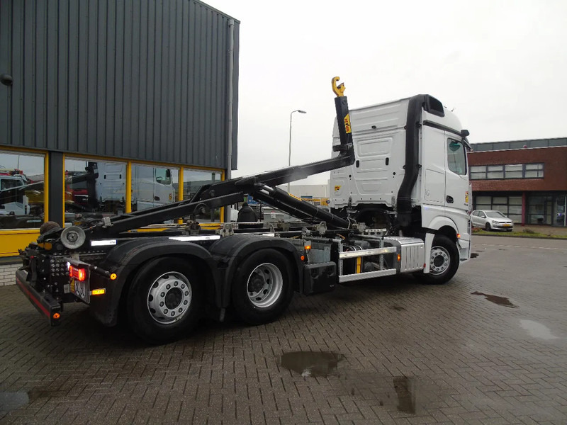 Mercedes-Benz Actros 2548 + 6x2 + RETARDER + 132.000km + 20TON HOOK HYVA - شاحنة ذات الخطاف: صور 3 Mercedes-Benz Actros 2548 + 6x2 + RETARDER + 132.000km + 20TON HOOK HYVA - شاحنة ذات الخطاف: صور 3