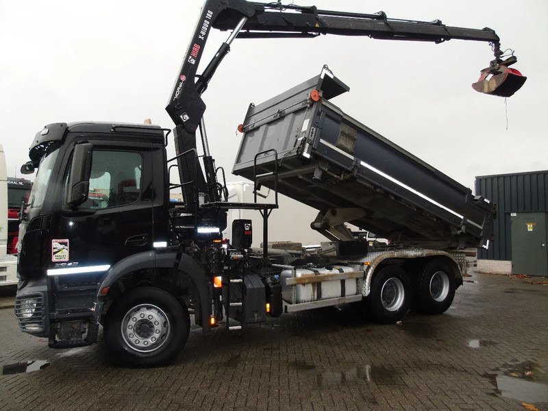 Mercedes-Benz Arocs 2643 + HIAB HIDUO 188B-3 + 6X4 + 3 SIDE TIPPER + REMOTE - قلابات, شاحنة كرين: صور 4 Mercedes-Benz Arocs 2643 + HIAB HIDUO 188B-3 + 6X4 + 3 SIDE TIPPER + REMOTE - قلابات, شاحنة كرين: صور 4