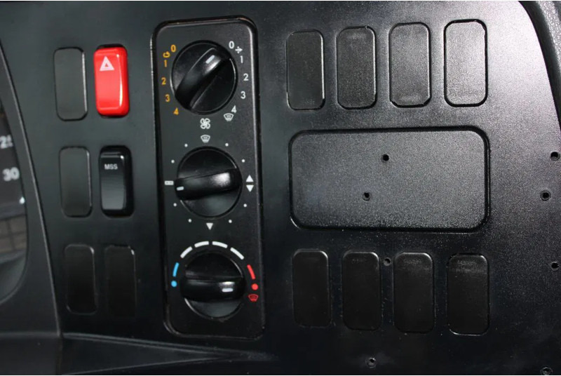 بصندوق مغلق شاحنة Mercedes-Benz Atego 1018 + LIFT: صور 20