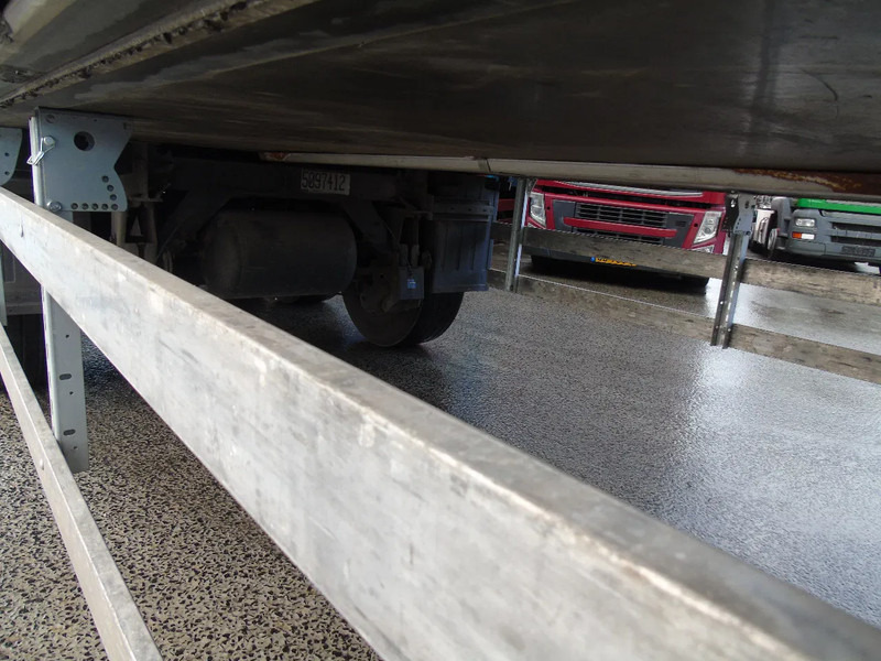 Schmitz Cargobull SKO 24 + CARRIER + 3 AXLE - مبردة نصف مقطورة: صور 4 Schmitz Cargobull SKO 24 + CARRIER + 3 AXLE - مبردة نصف مقطورة: صور 4