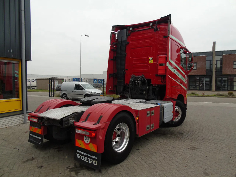 Volvo FH 460 +ADR+ PTO + SPOILER + EURO 6 - شاحنة جرار: صور 3 Volvo FH 460 +ADR+ PTO + SPOILER + EURO 6 - شاحنة جرار: صور 3