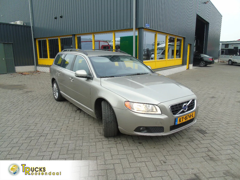 Volvo V70 + manual - هاتشباك: صور 1 Volvo V70 + manual - هاتشباك: صور 1