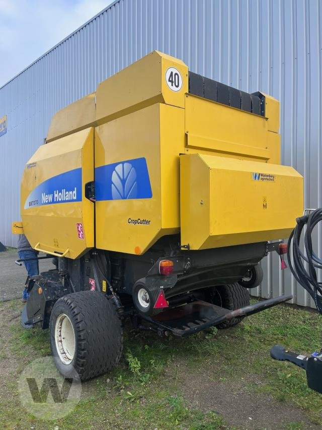 New Holland BR 7070 - مكبس القش الدائري: صور 5 New Holland BR 7070 - مكبس القش الدائري: صور 5