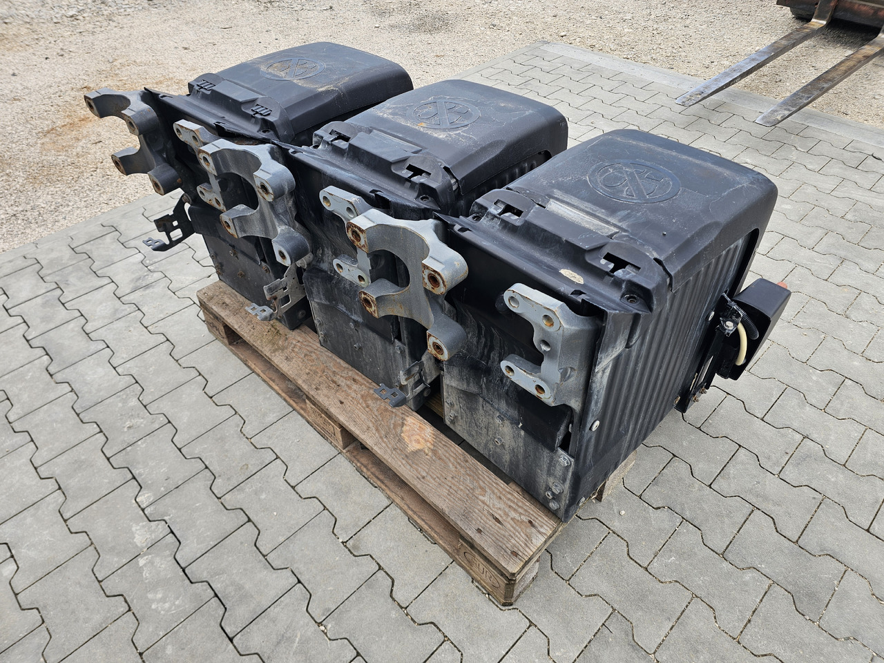 DAF XF106 EURO 6 / VERTICAL BATTERY BOX - البطارية: صور 3 DAF XF106 EURO 6 / VERTICAL BATTERY BOX - البطارية: صور 3