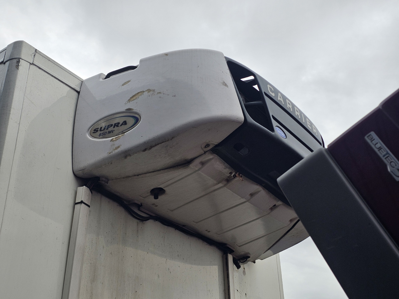 LAMBERET FRIGO BODY / CARRIER SUPRA 850MT / TAIL LIFT ZEPRO Z155 MA + REMOTE - جسم السيارة - ثلاجة: صور 4 LAMBERET FRIGO BODY / CARRIER SUPRA 850MT / TAIL LIFT ZEPRO Z155 MA + REMOTE - جسم السيارة - ثلاجة: صور 4