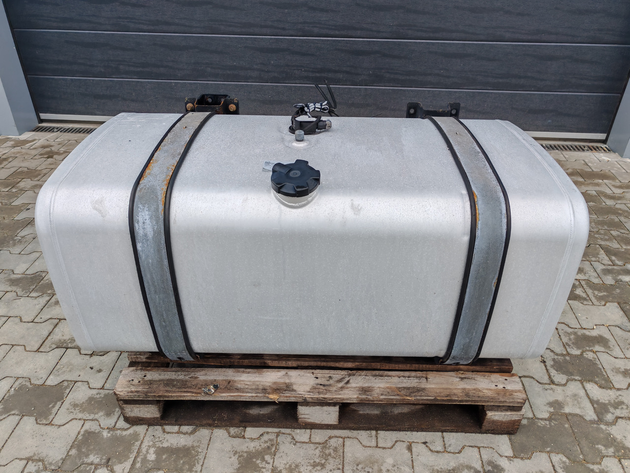 MAN TGS TGX / ALU FUEL TANK / 131x70x57,5 / 480L / 81122015937 - خزان وقود: صور 2 MAN TGS TGX / ALU FUEL TANK / 131x70x57,5 / 480L / 81122015937 - خزان وقود: صور 2