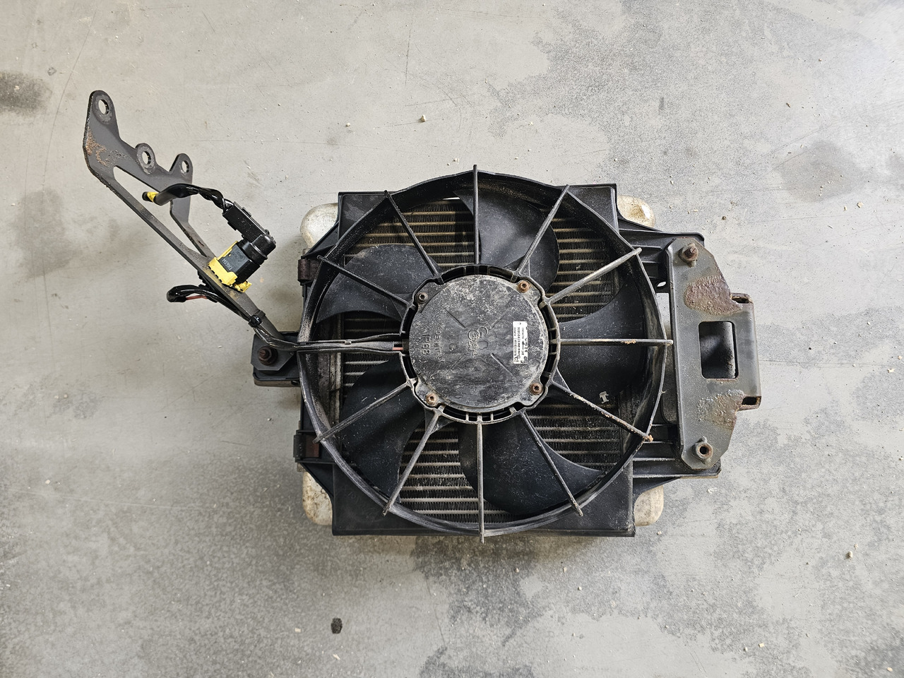 MERCEDES-BENZ ACTROS MP4 / OIL RADIATOR / A9605001601 - مبرد الزيت: صور 3 MERCEDES-BENZ ACTROS MP4 / OIL RADIATOR / A9605001601 - مبرد الزيت: صور 3