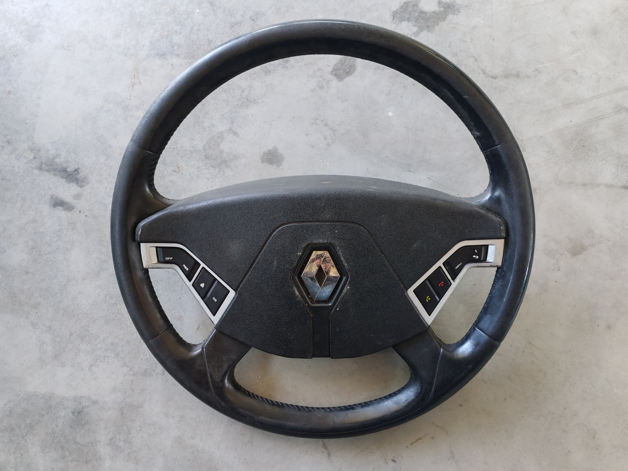 RENAULT RANGE T / STEERING WHEEL / 7484519945 - عجلة القيادة: صور 1 RENAULT RANGE T / STEERING WHEEL / 7484519945 - عجلة القيادة: صور 1