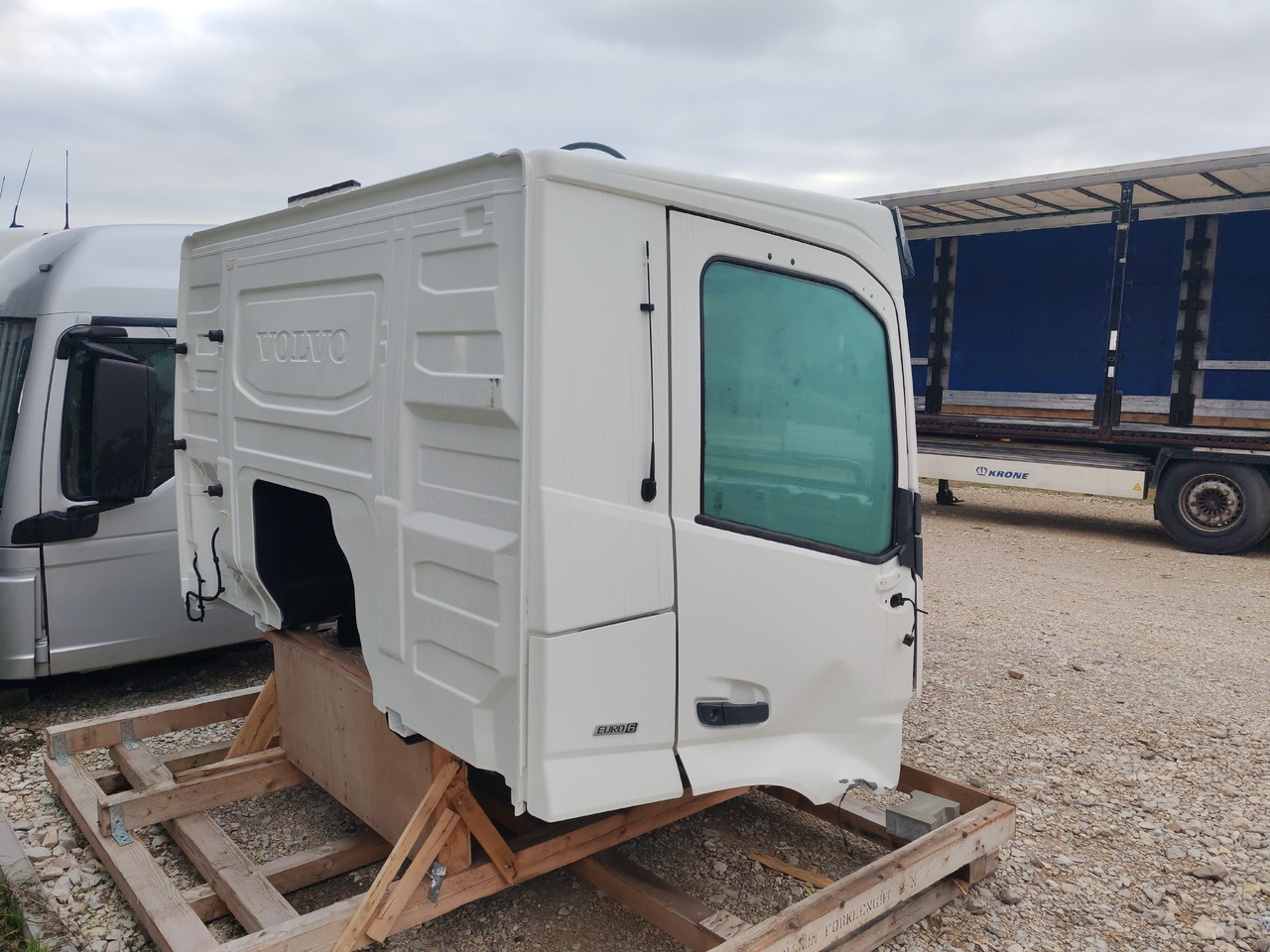 VOLVO FM5 FMX LOW DAY CAB CABINE / COLOR: 91107 / BRAND NEW - الكبائن: صور 5 VOLVO FM5 FMX LOW DAY CAB CABINE / COLOR: 91107 / BRAND NEW - الكبائن: صور 5