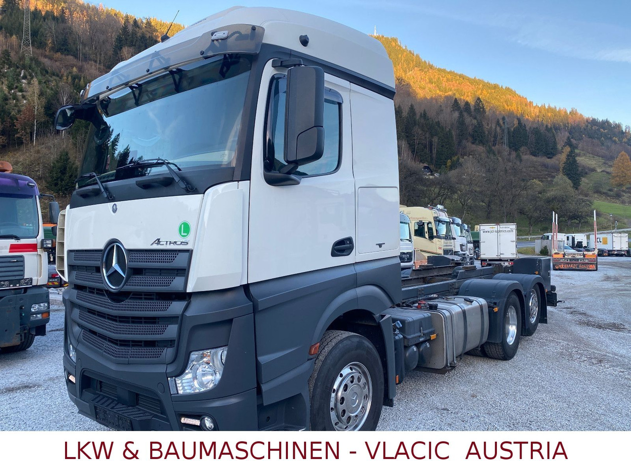 Mercedes-Benz Actros 963-0-C - شاحنة صهريج: صور 1 Mercedes-Benz Actros 963-0-C - شاحنة صهريج: صور 1