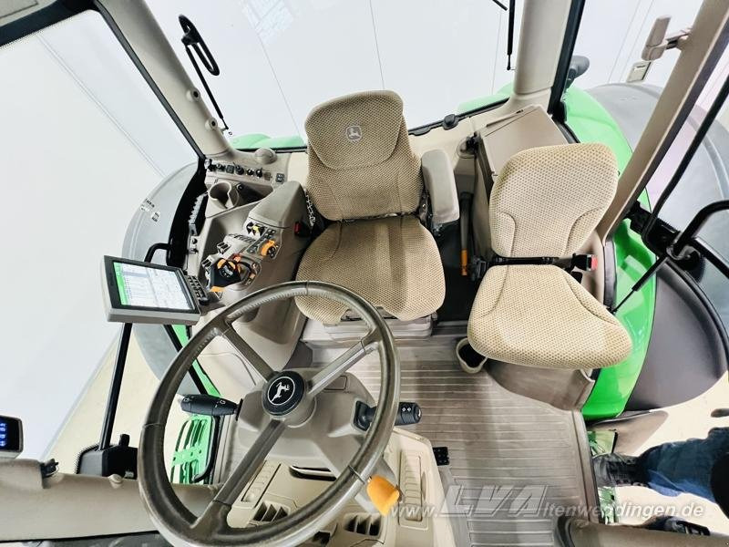 جرار John Deere 6R 215: صور 9