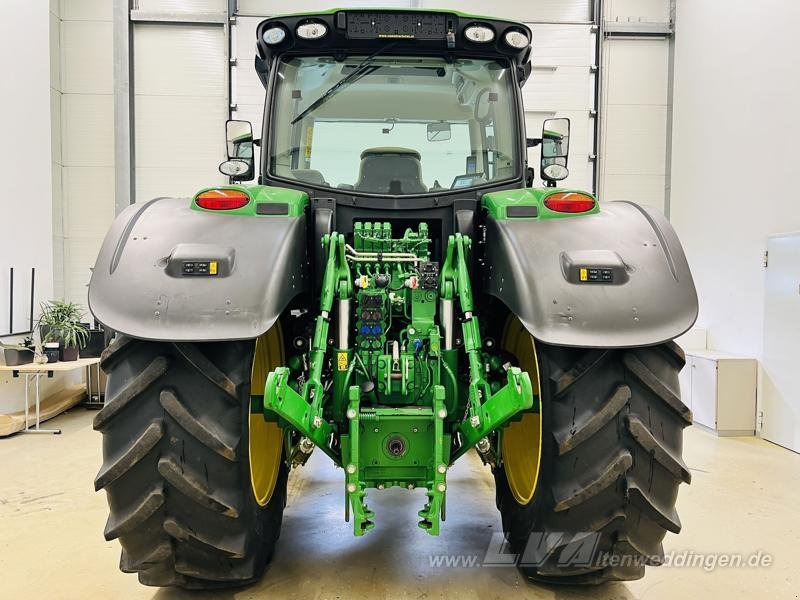 جرار John Deere 6R 215: صور 7
