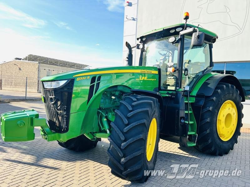John Deere 8320R E23-PowerShift - جرار: صور 4 John Deere 8320R E23-PowerShift - جرار: صور 4