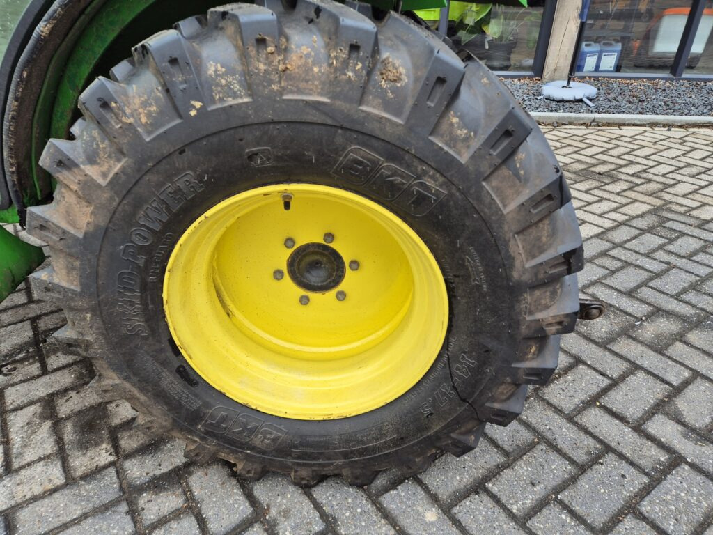JOHN DEERE 2520 - جرار صغير: صور 5 JOHN DEERE 2520 - جرار صغير: صور 5
