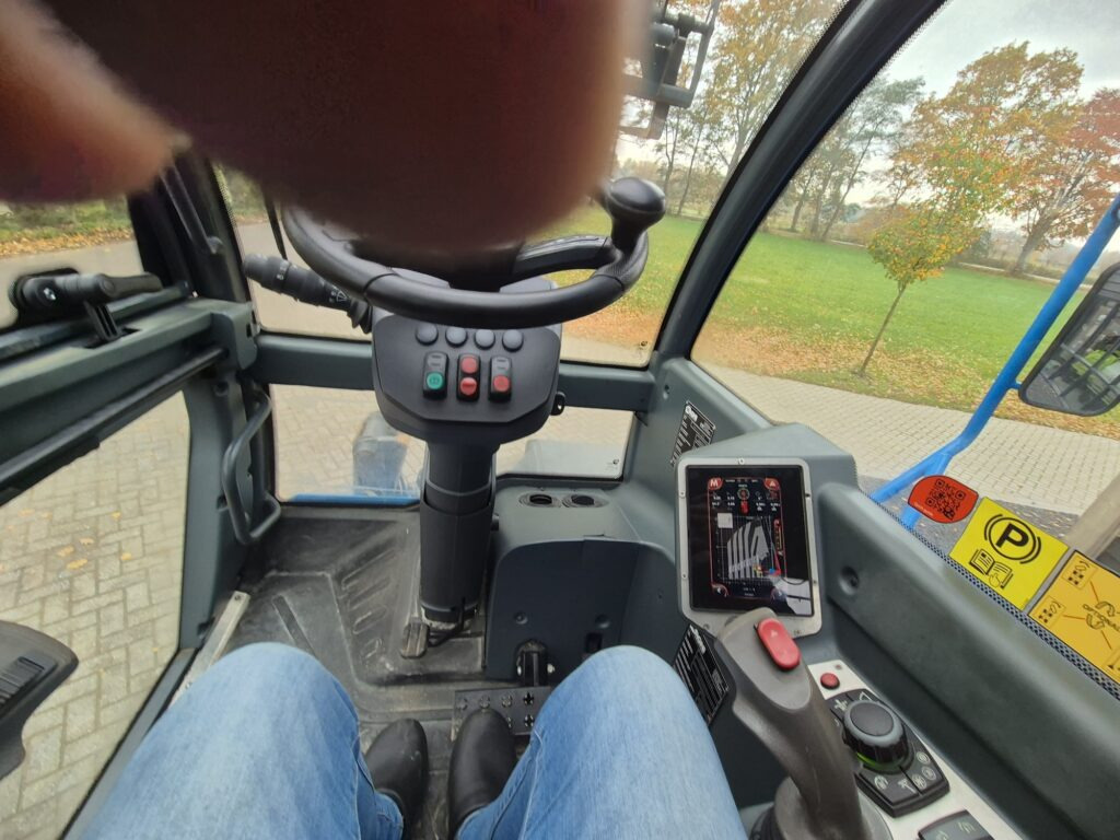 رافعة تلسكوبية MAGNI RTH 5.21: صور 15