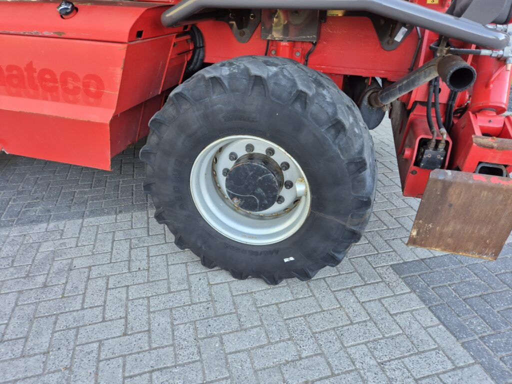 رافعة تلسكوبية MANITOU MRT 1850+ privilege: صور 16